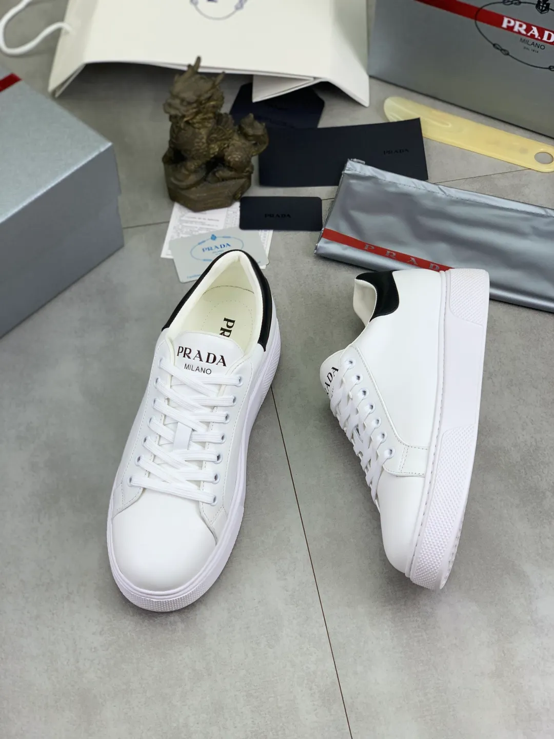 Men's shoes 💰P560💰 [New model] High version official website popular model is on the market, 🆘 Trendy brand (Prada) mainly promotes popular model, avant-garde and versatile fashionable men's shoes private version mold opening, cowhide surface splicing 1:1.. Stylish and simple, original imported cowhide lining cowhide feet; the atmosphere and personality are more fashionable, eye-catching and pursuing class. It will subvert the old idea and be a must-have for fashion trendsetters with you! Must keep it for yourself! Tall and comfortable, large and low, high-end quality workmanship. Size: 38-45; 2️⃣ colors available.